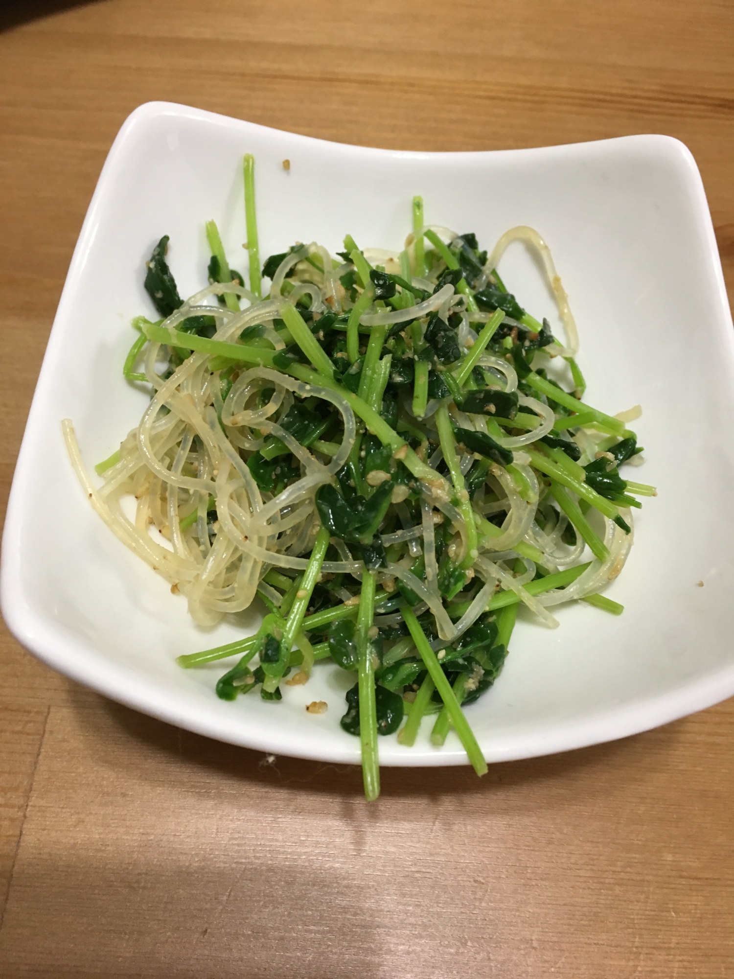 豆苗と春雨のごまサラダ