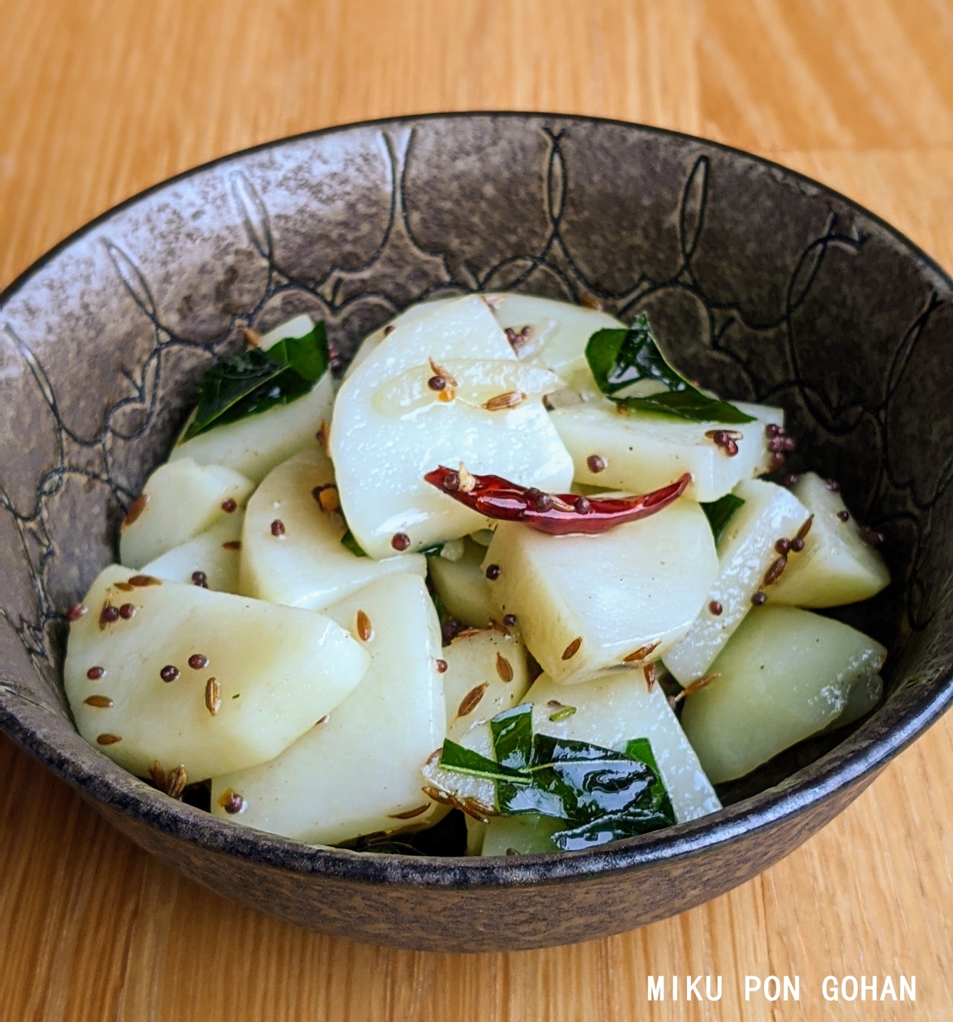 じゃがいものカレーリーフ炒め