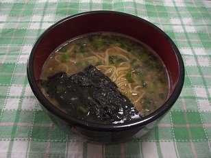 momotarou1234さん、こんにちは♪普通のお鍋で作らせてもらいました。具も激少でごめんなさいm(__)m温かいものが美味しい季節だね～ごちそうさまでした