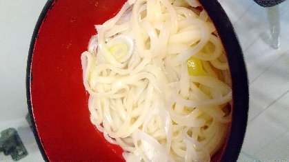 夜食に♪透明スープの鶏がらダシうどん！