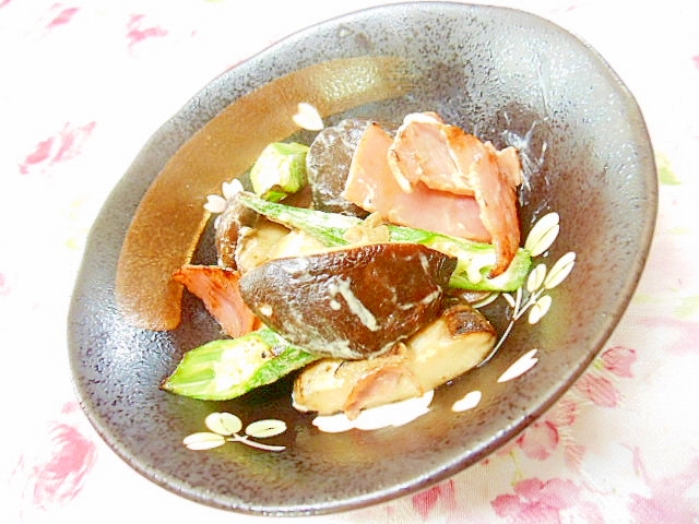 ❤椎茸とオクラとベーコンのマヨ・醤油炒め❤
