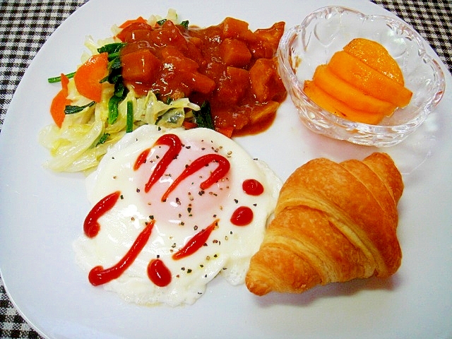 カレーのっけ野菜炒めと目玉焼きのワンプレートごはん