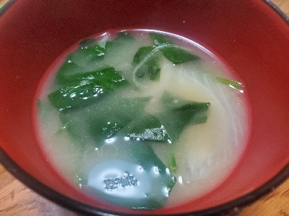 ほうれん草と新玉ねぎの味噌汁