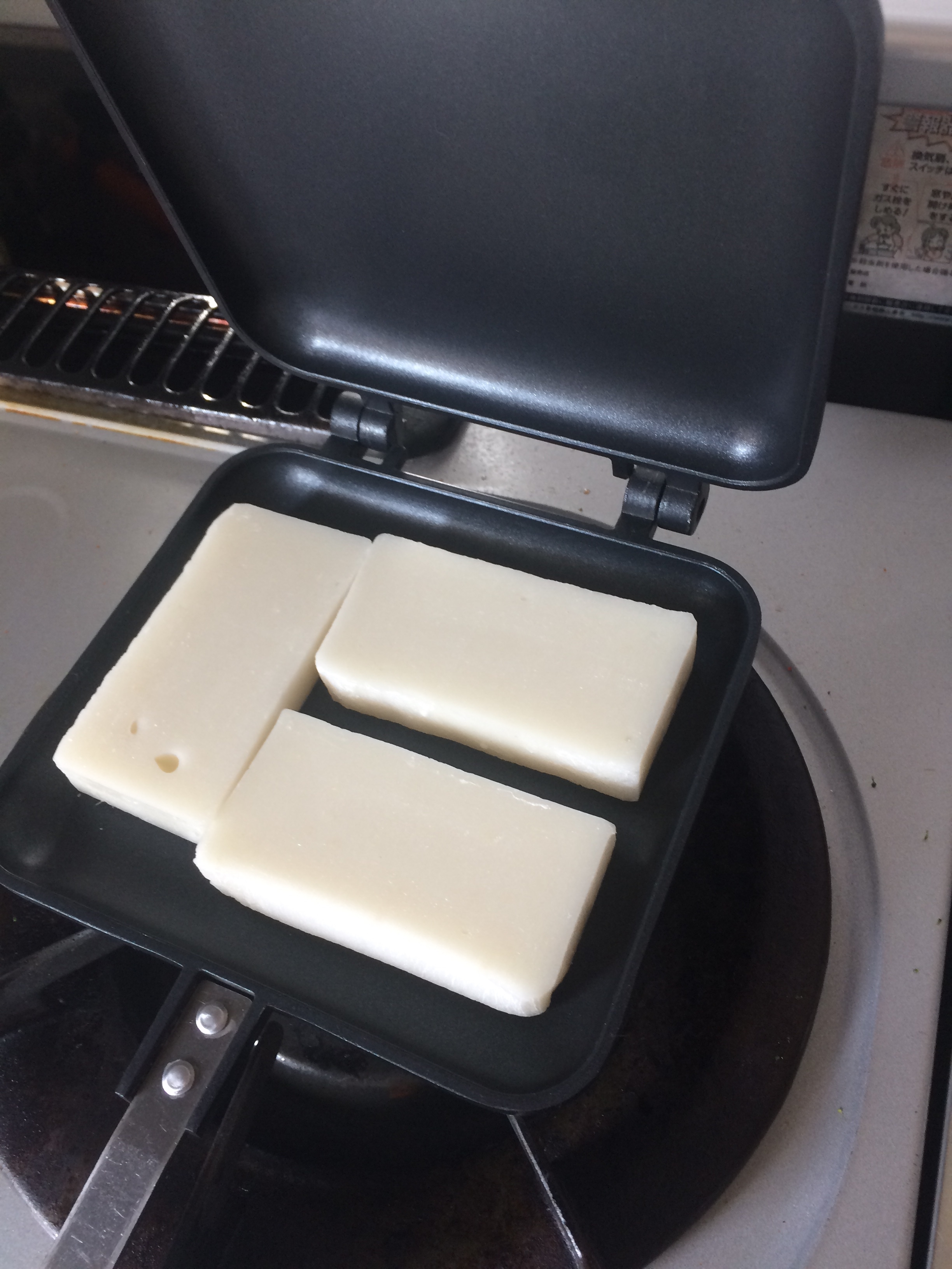 ホットサンドメーカーで焼くお餅 砂糖醤油味 レシピ 作り方 By ずぼらった 楽天レシピ ホットサンドメーカーで焼くお餅 砂糖醤油味 レシピ 作り方 By ずぼらった 楽天レシピ