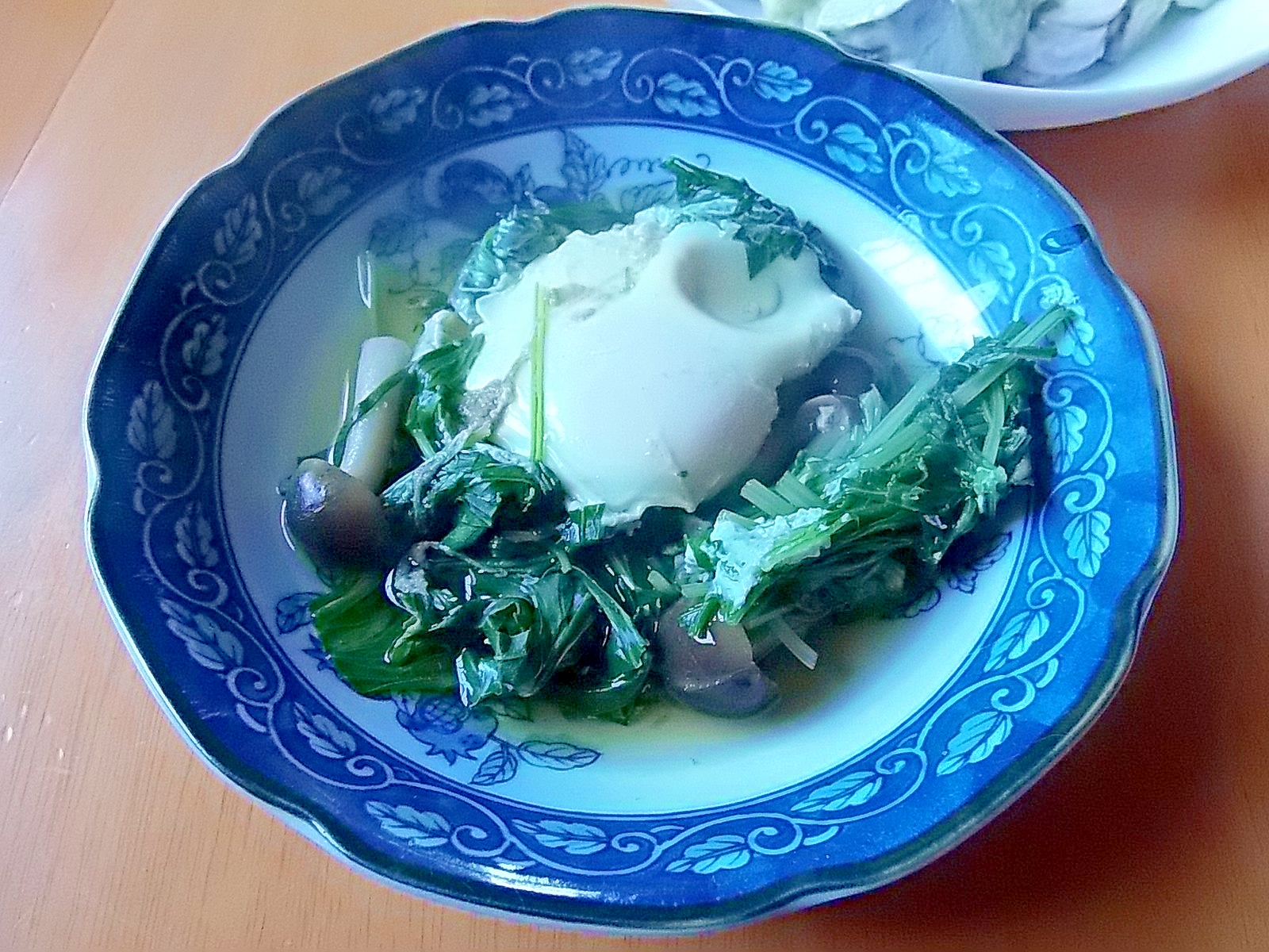 水菜とシメジと落とし卵の煮物