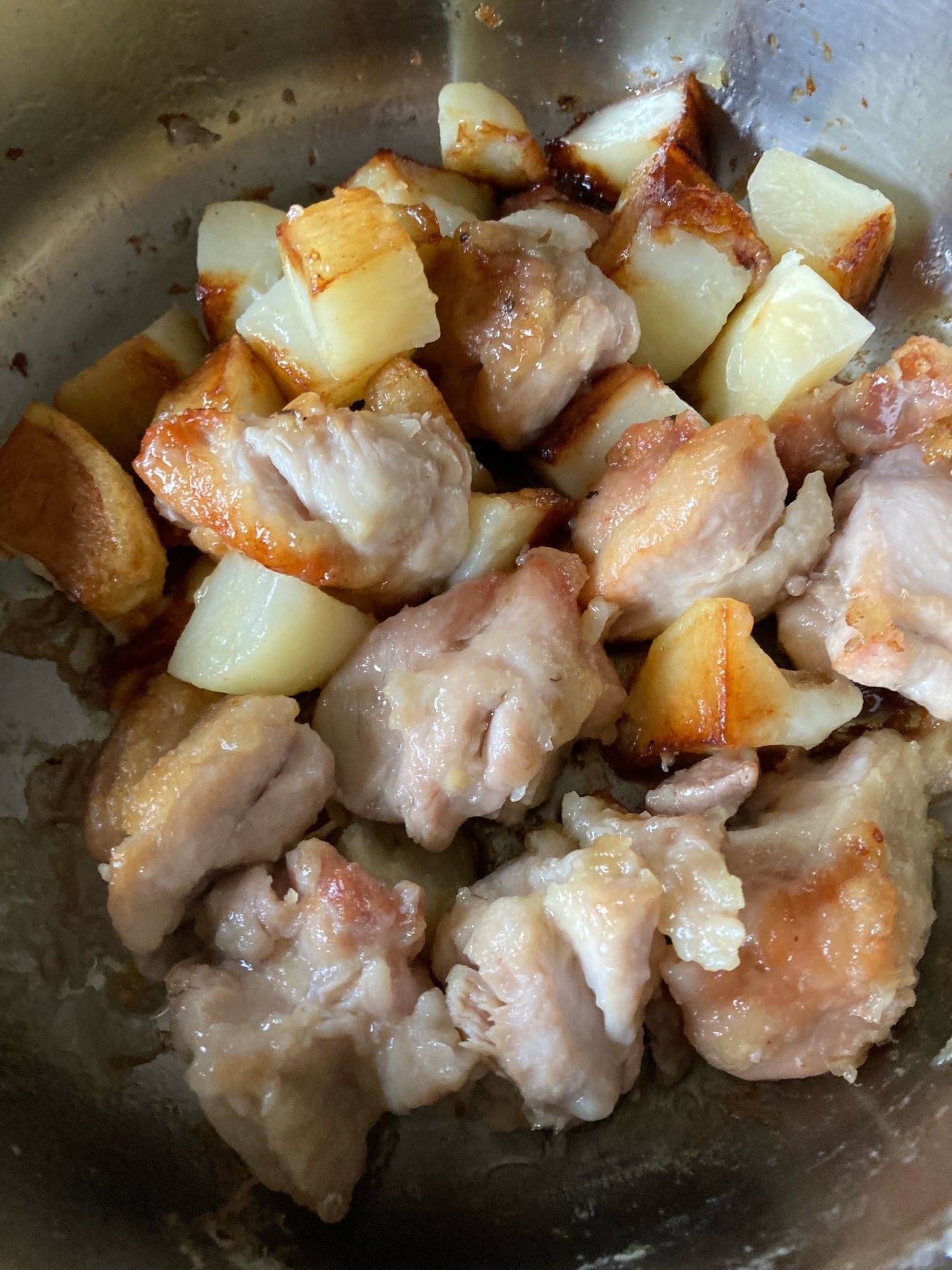 多層鍋で《新じゃがいもと鶏肉とコロコロ焼き》
