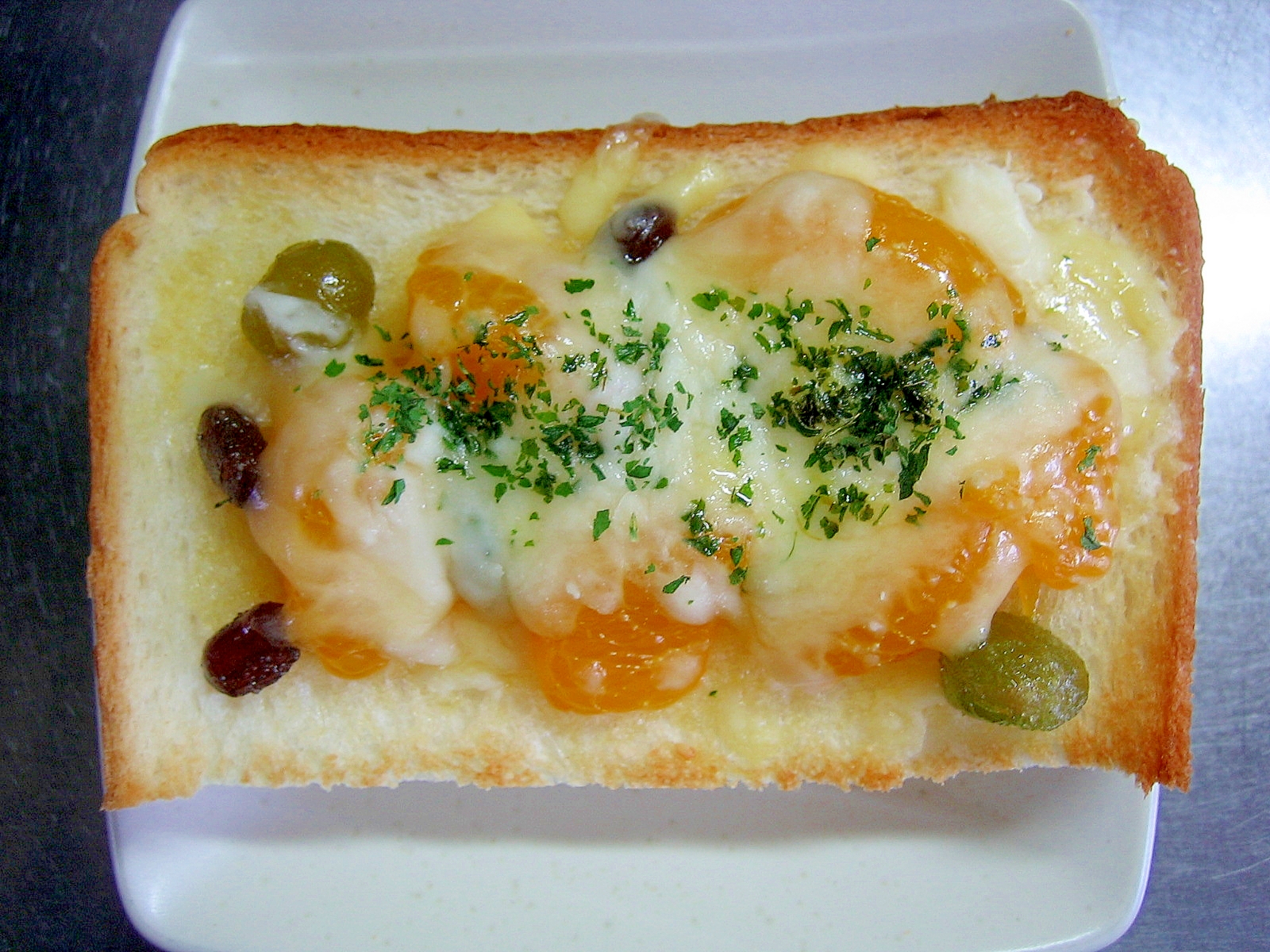 甘納豆＆みかんのパセリ乗せチーズトースト