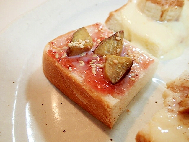 苺ジャムとさつま芋と白ごまのミニトースト