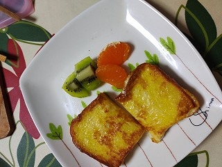 れんどさん♪卵黄のトースト簡単におやつがわりにいただきました(*^-^*)とてもおいしかったです.素敵なレシピありがとうございます♥