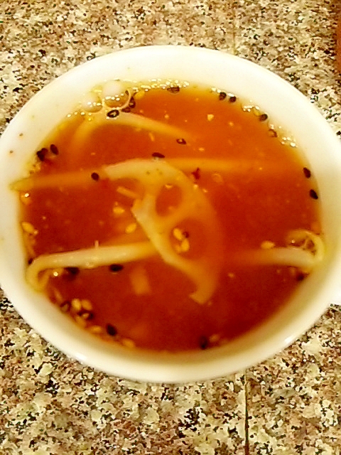 レンコンともやしの野菜ジューススープ