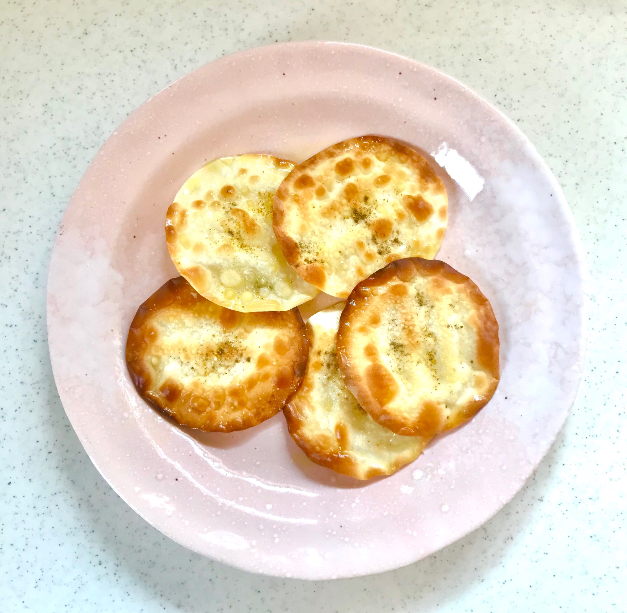 餃子皮で☆パリパリせんべい