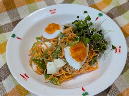 栄養満点♡ピーマンとにんじんと卵のごまマヨサラダ