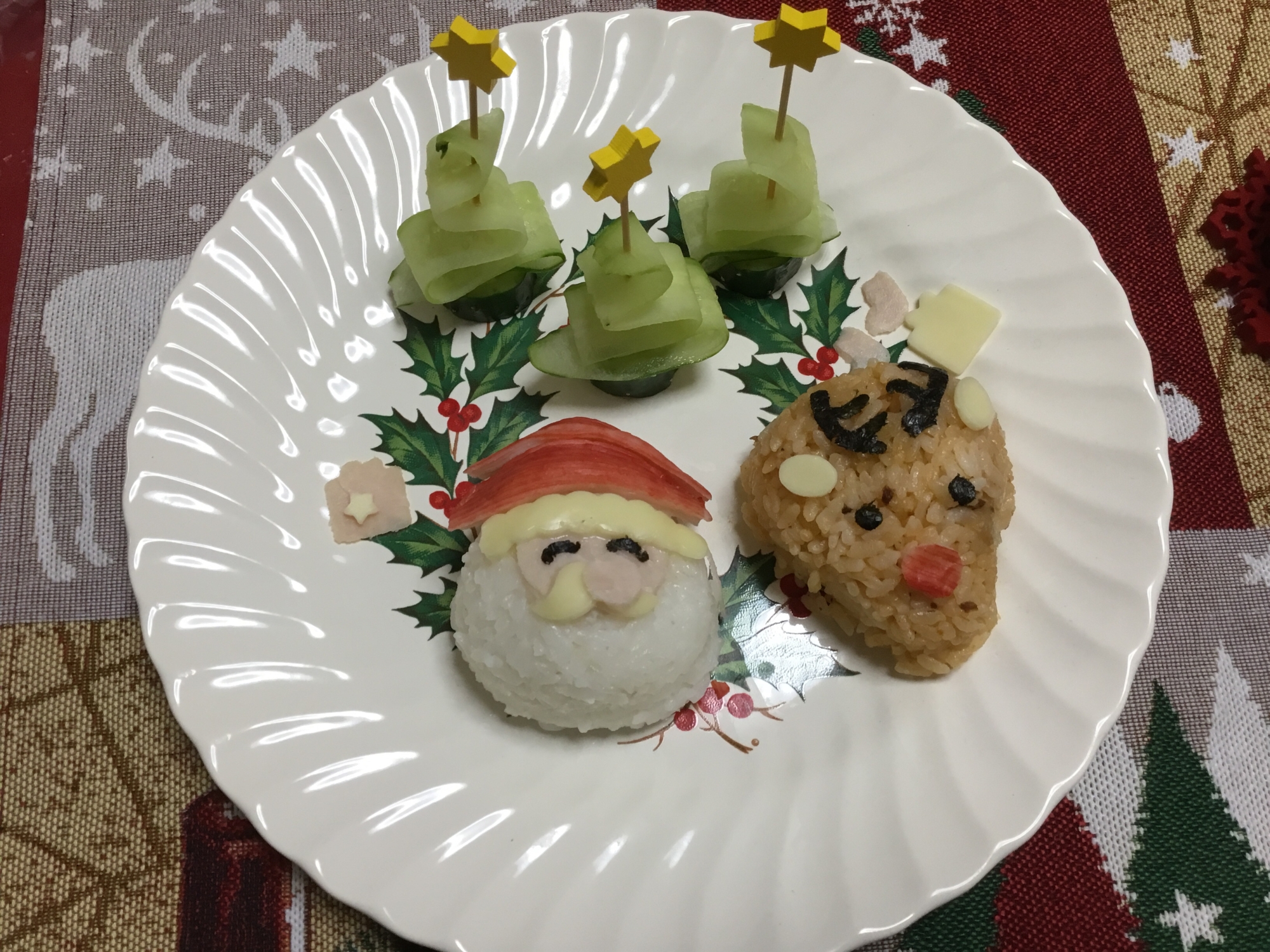 クリスマス料理 サンタとトナカイのおにぎり レシピ 作り方 By ぺろぽろ 楽天レシピ