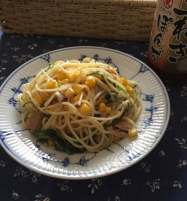 ツナとコーンの青じそたっぷり玉ネギポン酢パスタ