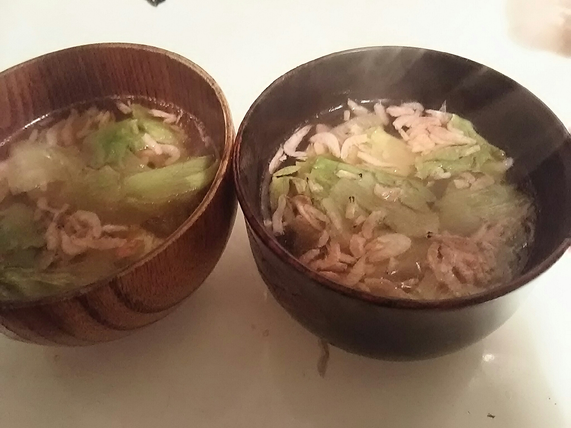 レタスと桜海老で中華スープ