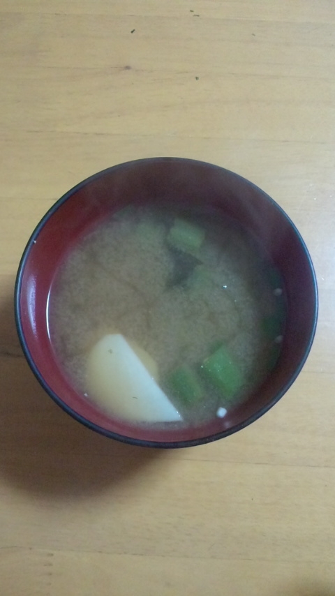 里芋とオクラのお味噌汁