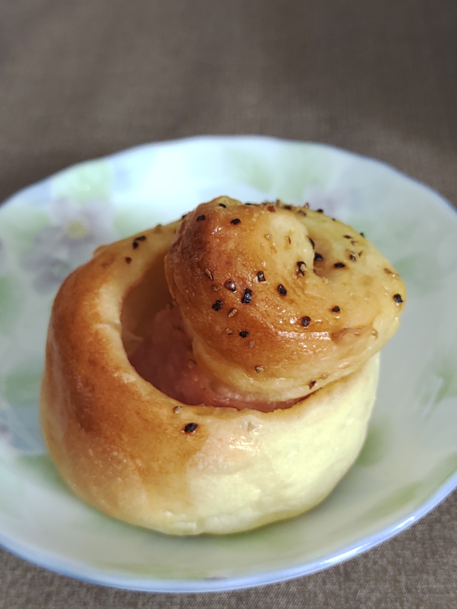 ベーコンロールパン