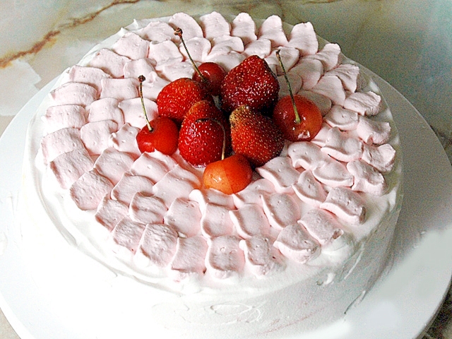 しっとりふわふわシフォン風スポンジケーキで苺デコ!