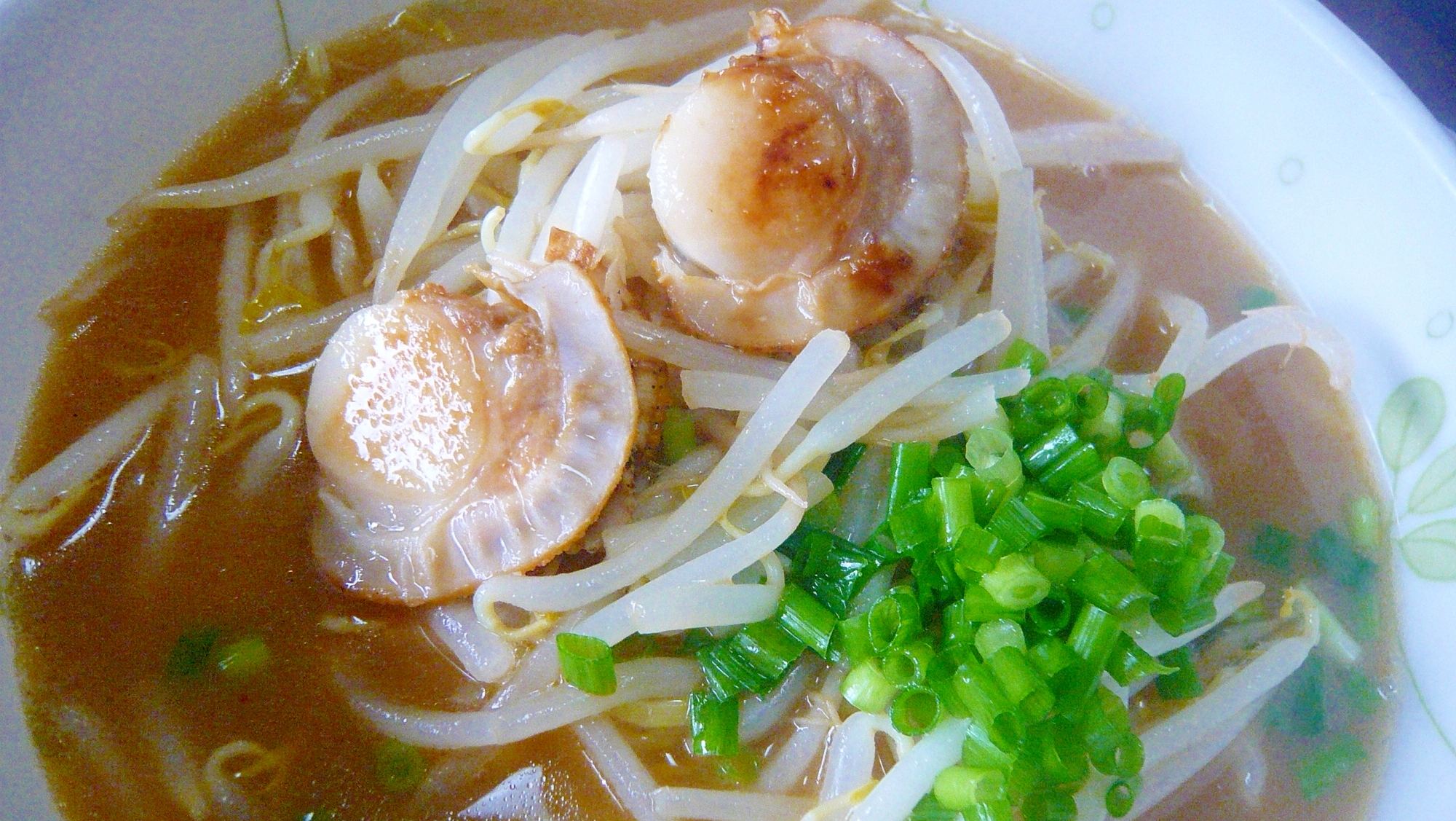 ♥　ベビーホタテ＆もやし入り味噌ラーメン　♥