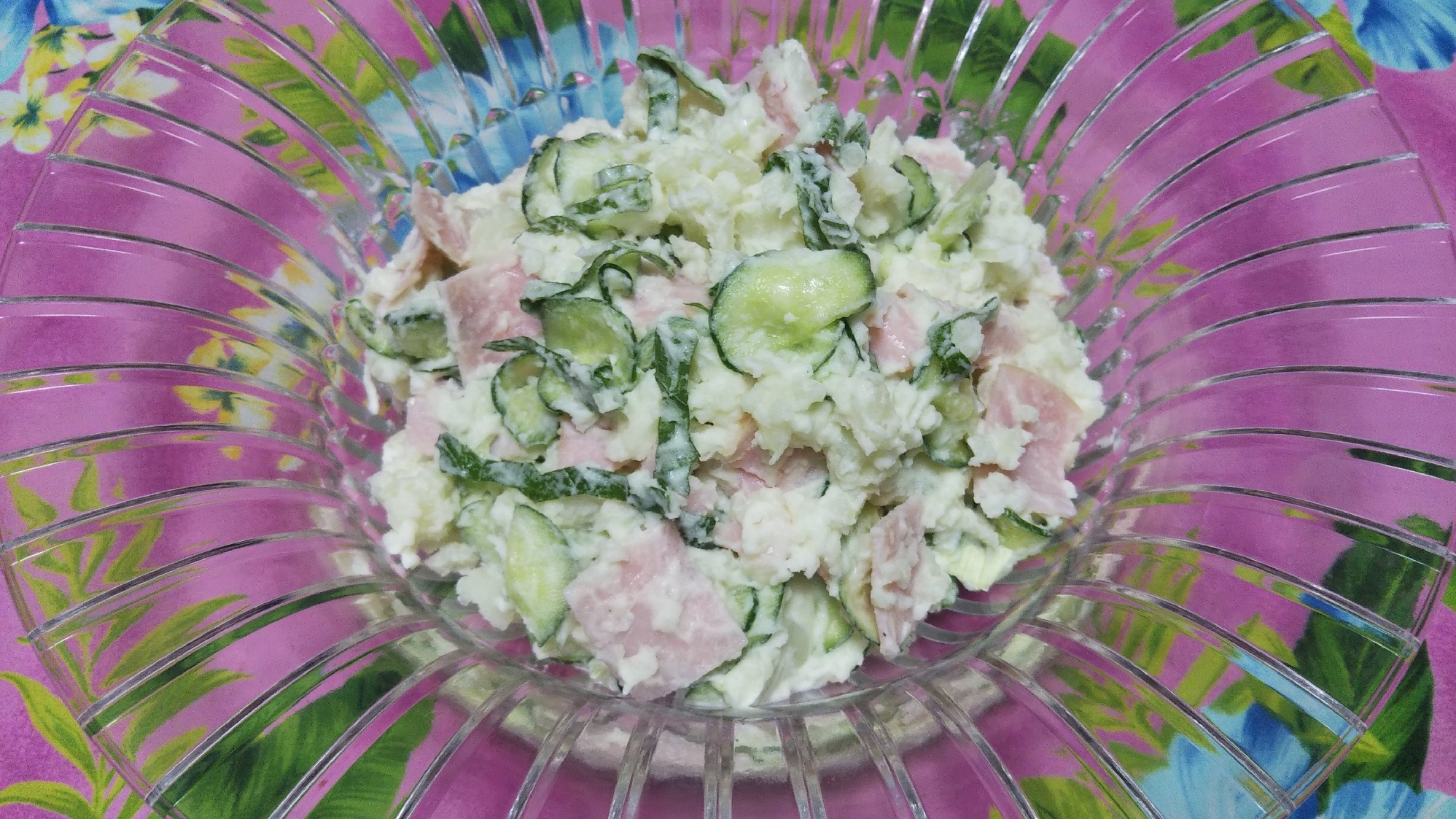 きゅうりと大葉と玉ねぎとハム入りのポテトサラダ レシピ 作り方 By ミニー7015 楽天レシピ きゅうりと大葉と玉ねぎとハム入りのポテトサラダ レシピ 作り方 By ミニー7015 楽天レシピ