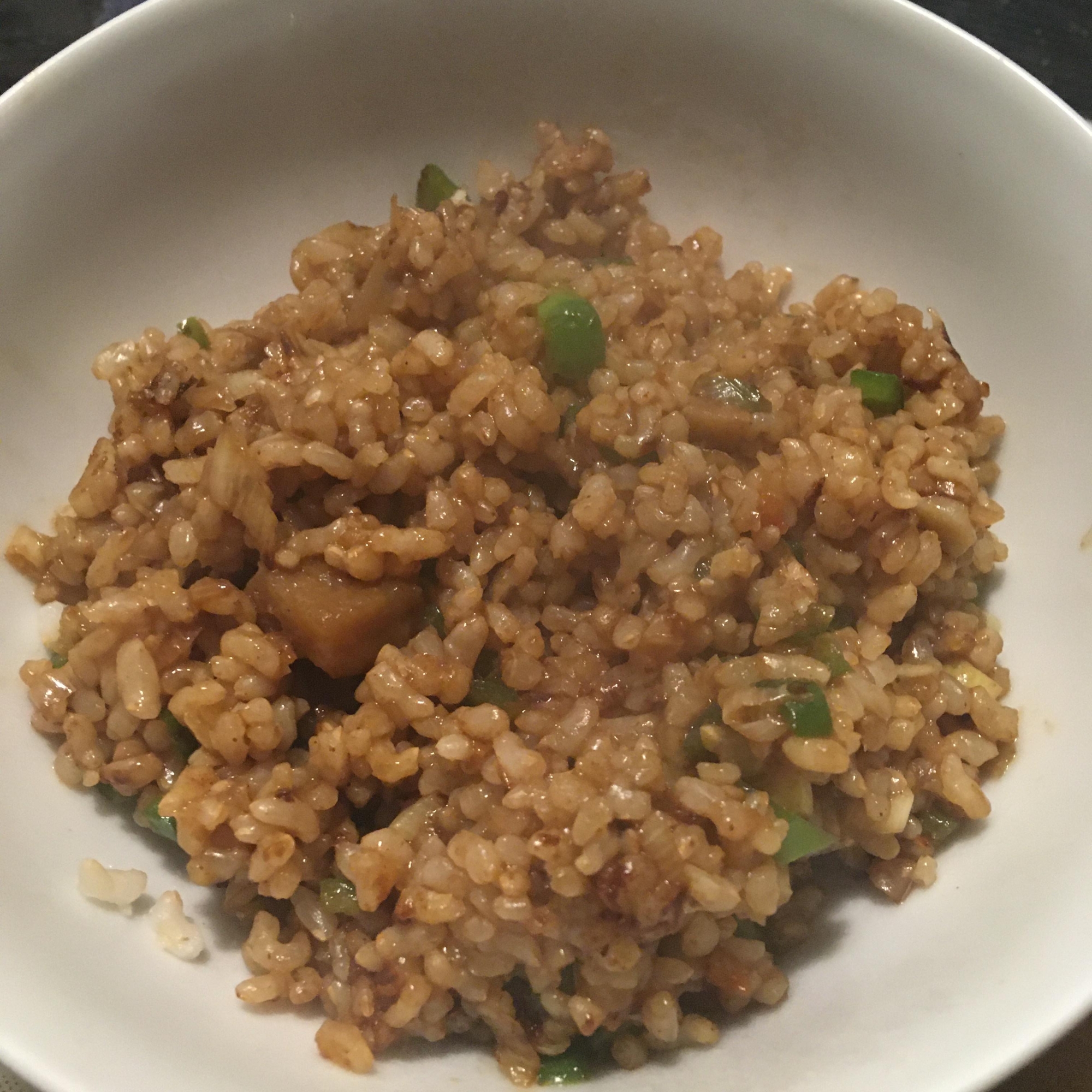 ピーマン、ねぎ、にんにくの玄米カレー焼飯