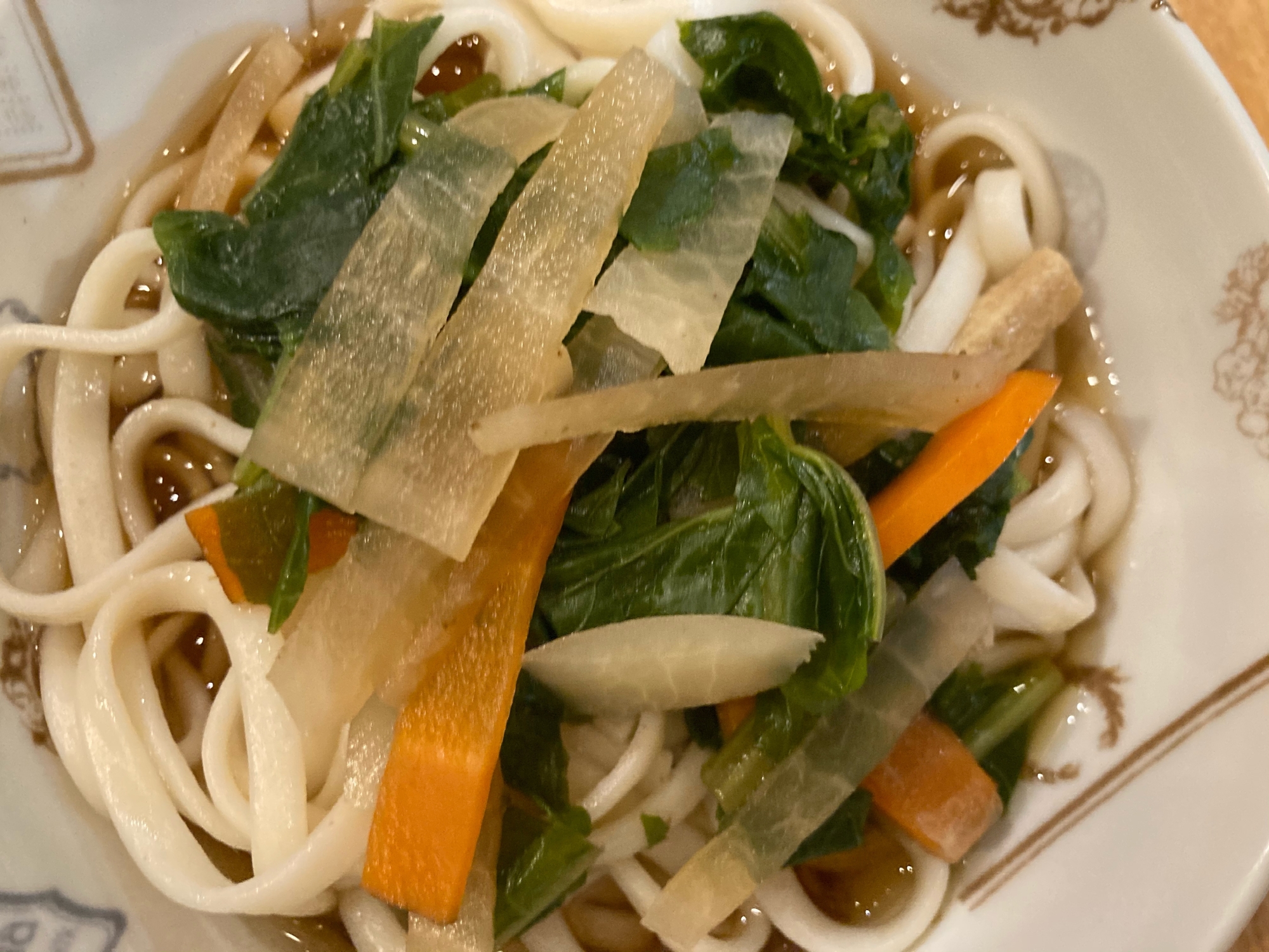 大根と人参と大根の葉のしょうが風味うどん