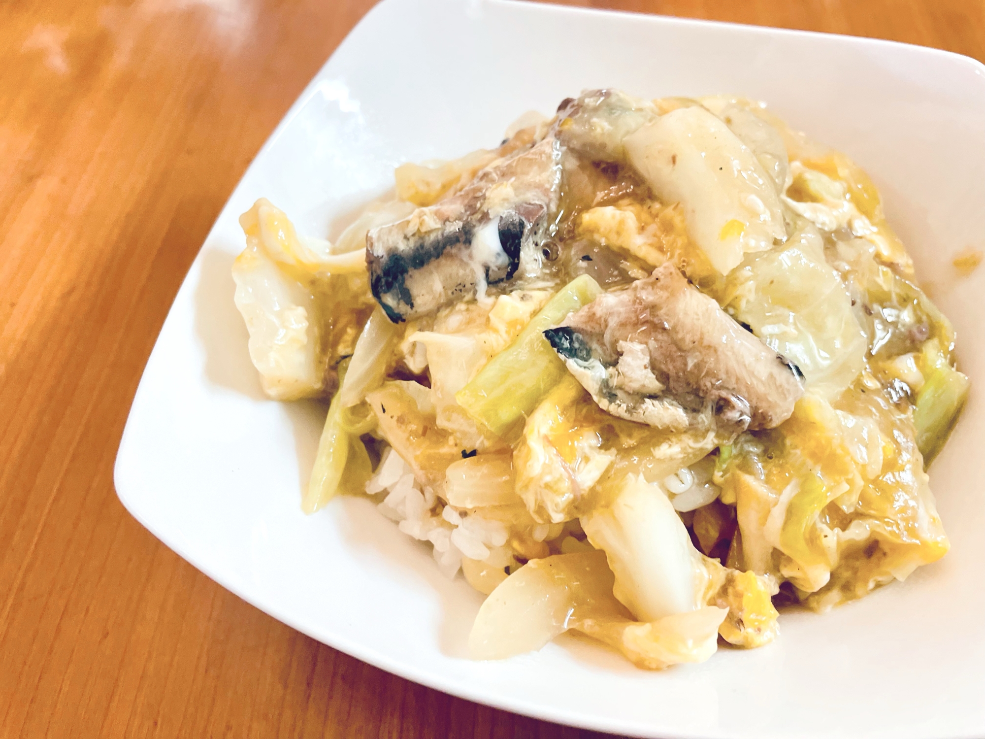 イワシ水煮缶で野菜のたまごとじ丼