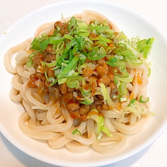 ラー油でパワーアップ☆ピリ辛納豆冷やしうどん