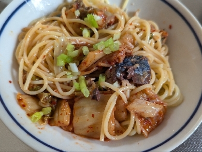 フライパン不要♡キャベツとサバ缶とキムチのパスタ