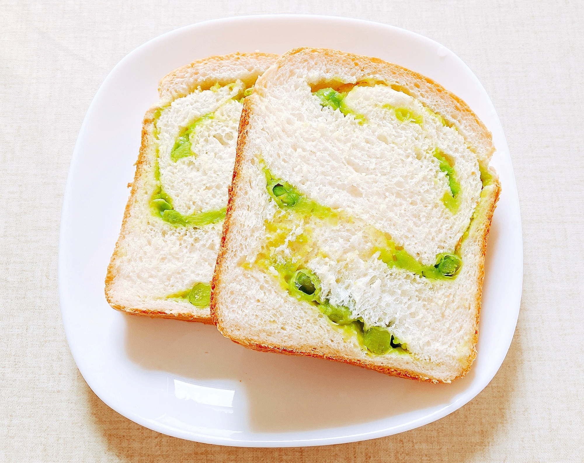 うぐいす餡入り食パン