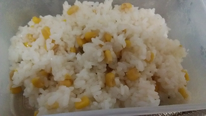 とろけるチーズが美味しい♡簡単コーン入りご飯