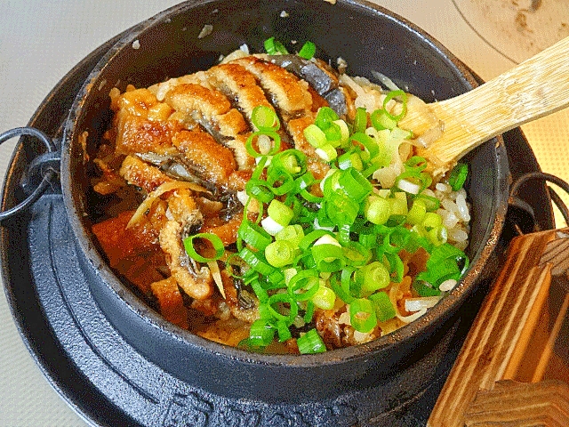 お徳用うなぎでも♪　豪華な「うなぎ釜飯」