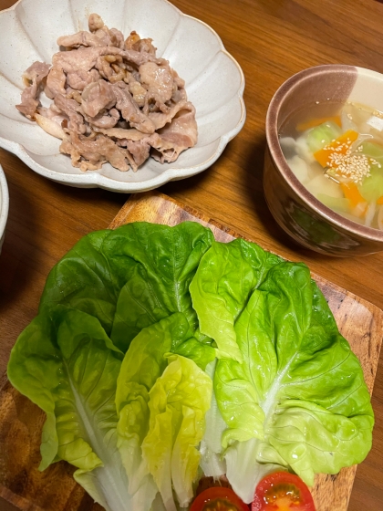 サラダ菜でいただきました！豚こま肉ですが、ごま塩ダレもとても美味しく完食です♬*ﾟレシピありがとうございました(*´▽｀*)