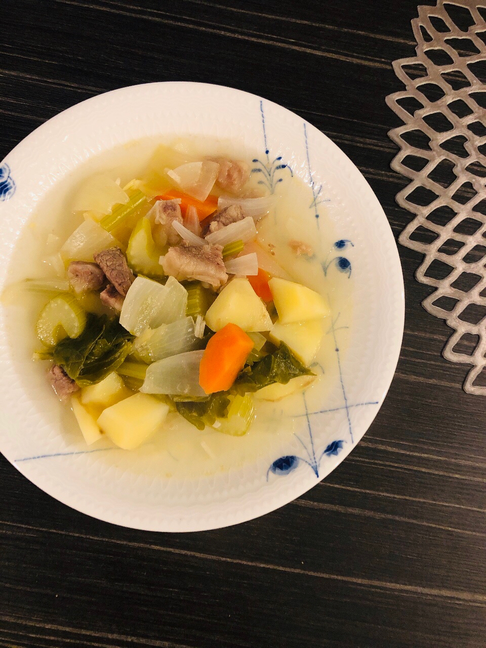 セロリで香味☆牛角切りと野菜たっぷりスープ煮