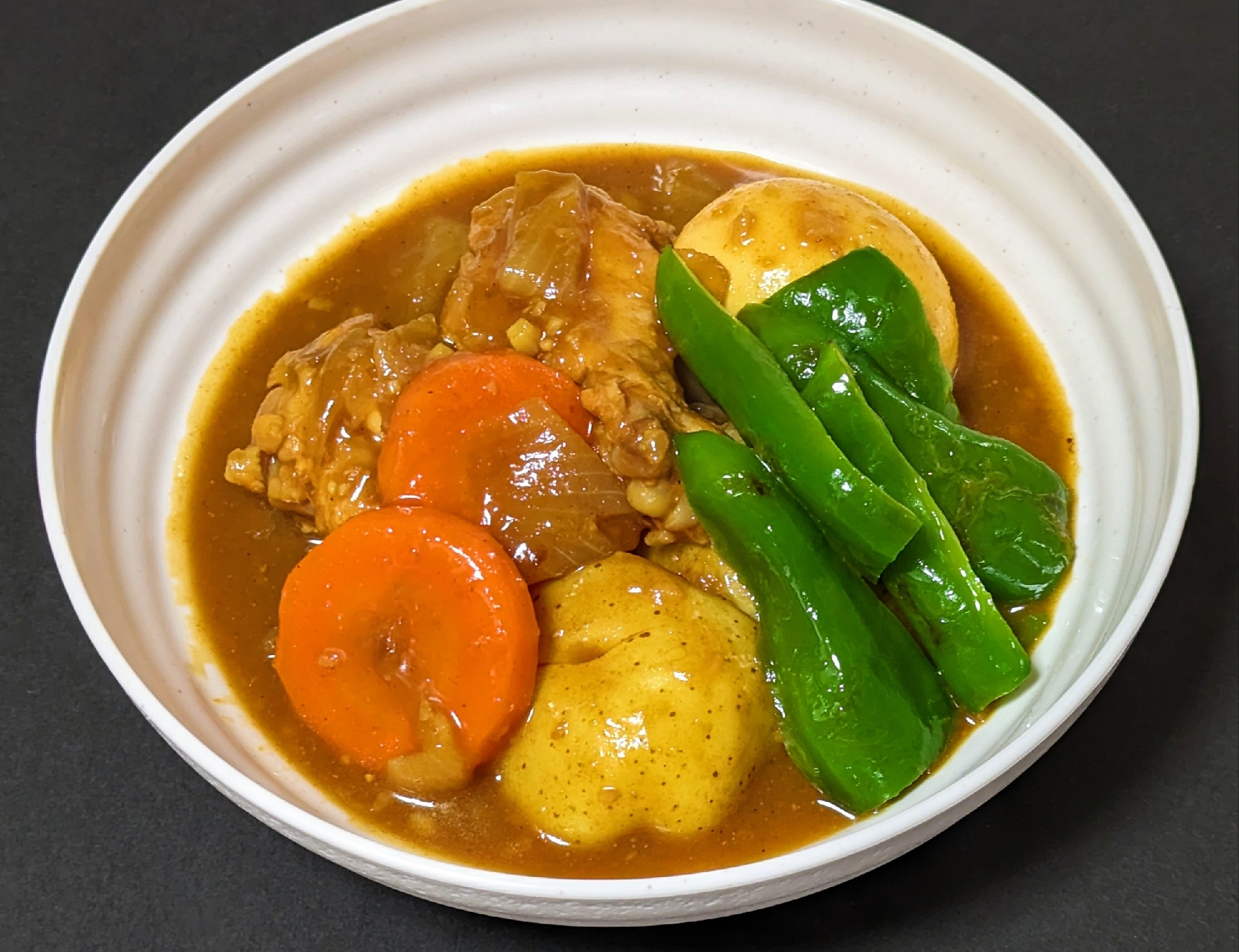 新じゃがと鶏手羽元のカレー♪