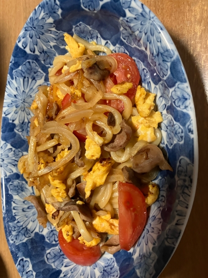 鶏皮入り♪トマトと炒り卵のあっさり焼きうどん