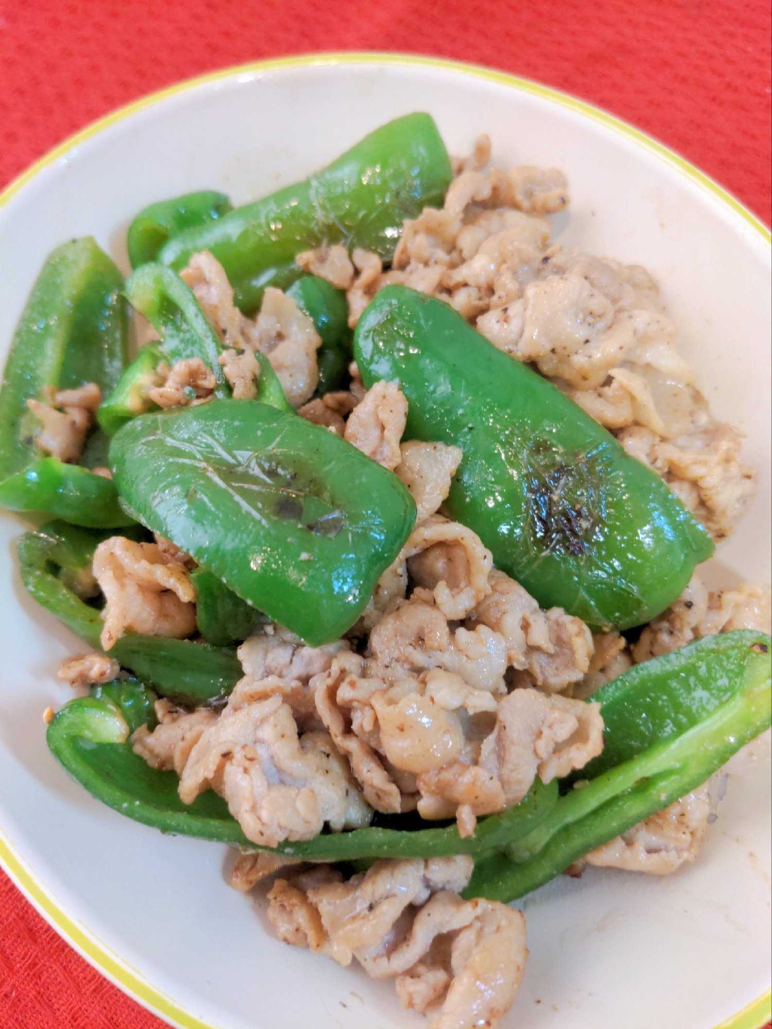 ご飯が進む！豚バラピーマン炒め♪