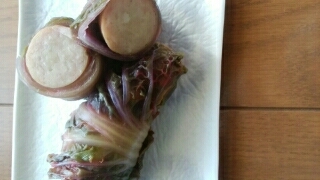 紫白菜って初めて見ました。食卓が彩りよく華やかになって良いですね♪美味しかったです。