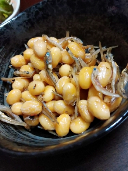 大豆の甘辛炒めは何度も作ってますが、じゃこを入れたのは初めて。とても美味しかったです！酢が軽く効いてるのが私は好きでした！またリピします。