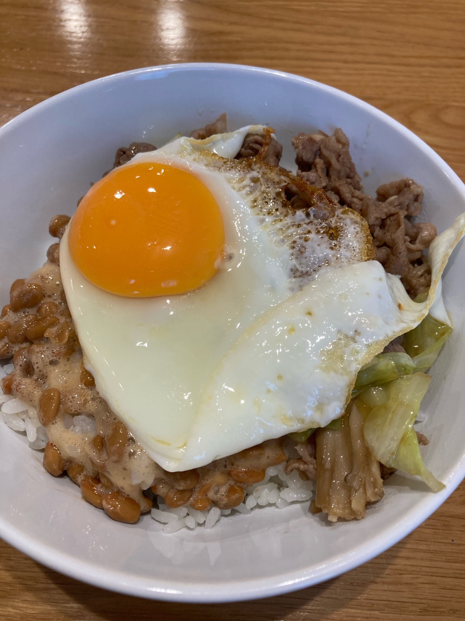 スタミナ飯！焼肉納豆目玉焼き丼！