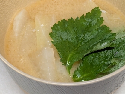 大根*キャベツ*三つ葉のお味噌汁
