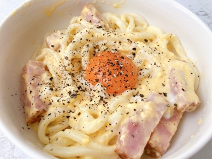 卵とチーズだけ★カルボナーラうどん