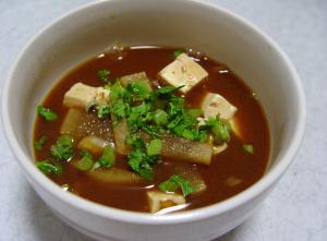 白菜と豆腐の味噌汁（電子レンジ）