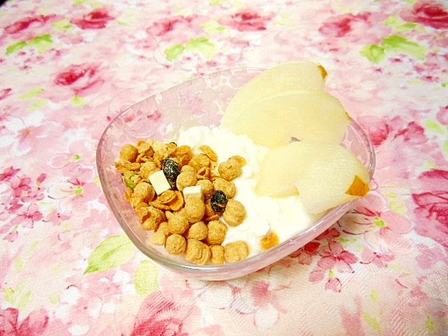 ❤梨と大豆グラノーラの練乳ヨーグルト❤