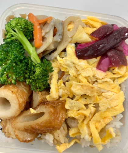 ちらし寿司のお弁当です。
さっぱりしておいしいので食べすぎました☆