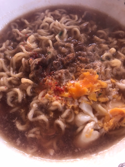 半熟卵のチーズ醤油ラーメン