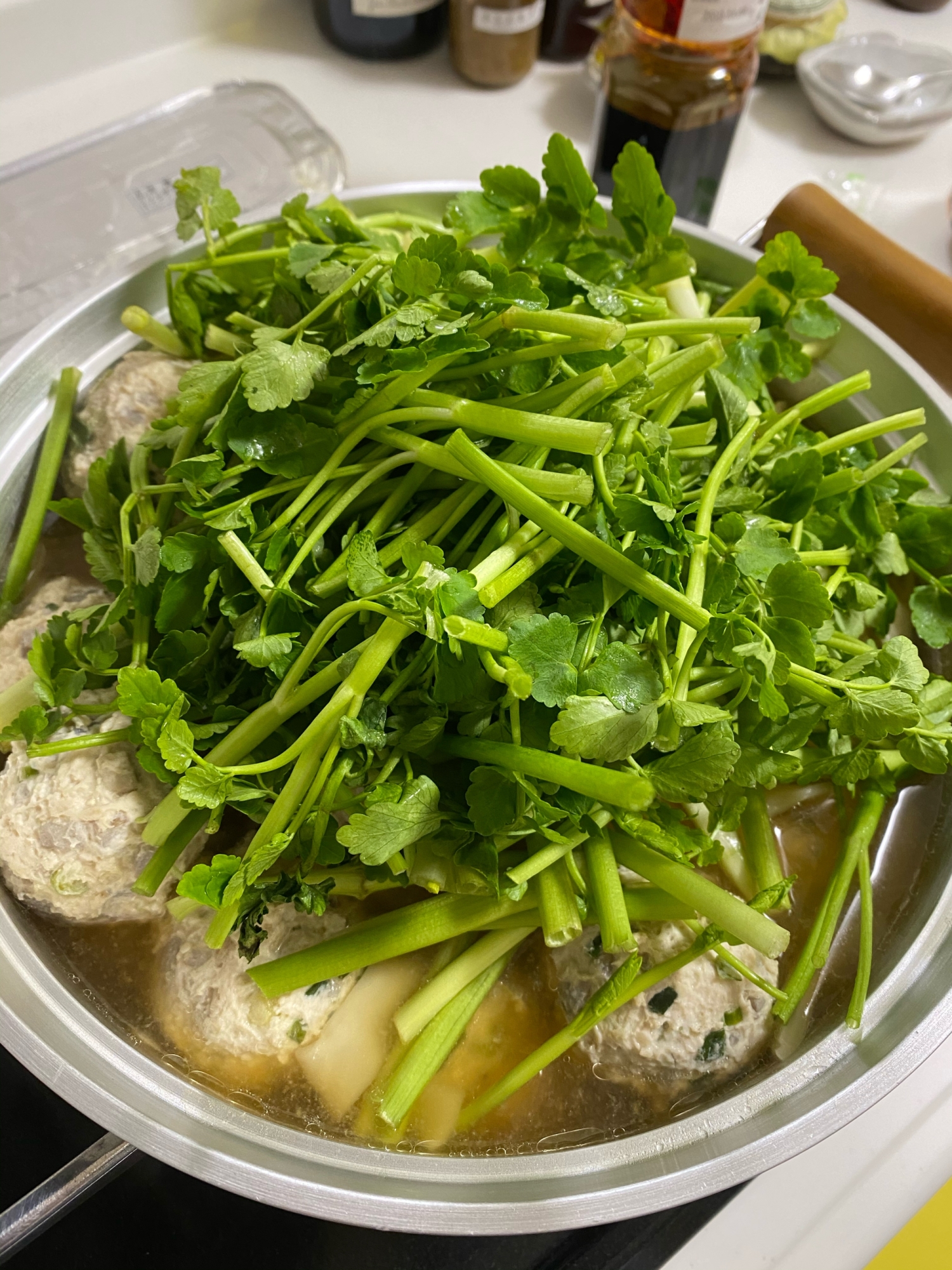 蓮根団子と餃子の皮の鍋