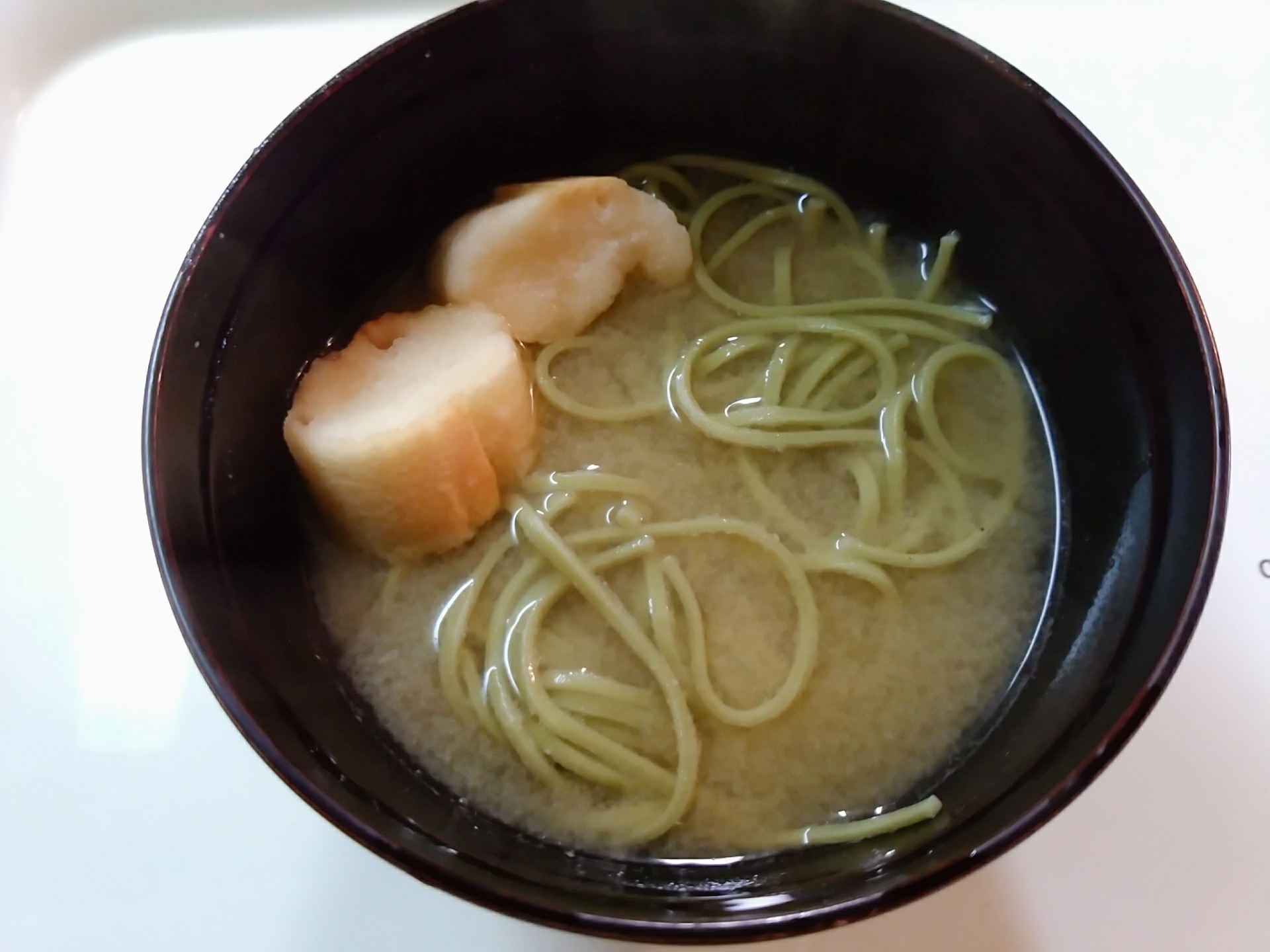 茶そばと麩の味噌汁