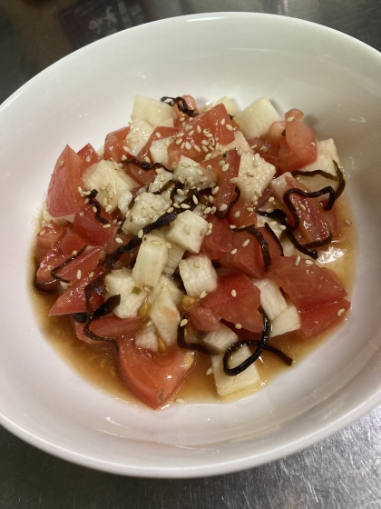 ごま油香る☆トマトと長芋の塩昆布和え