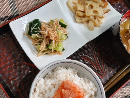 おはよう〜まだまだ暑いね〜(*_*)
今朝の旦那氏様に朝からきゅうりバンッ!!叩くのもいいわっw簡単にすぐ出来てダシダが良いね〜♪とっても美味でした39\♡/